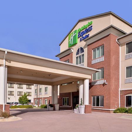 Holiday Inn Express & Suites Emporia Northwest By Ihg Экстерьер фото