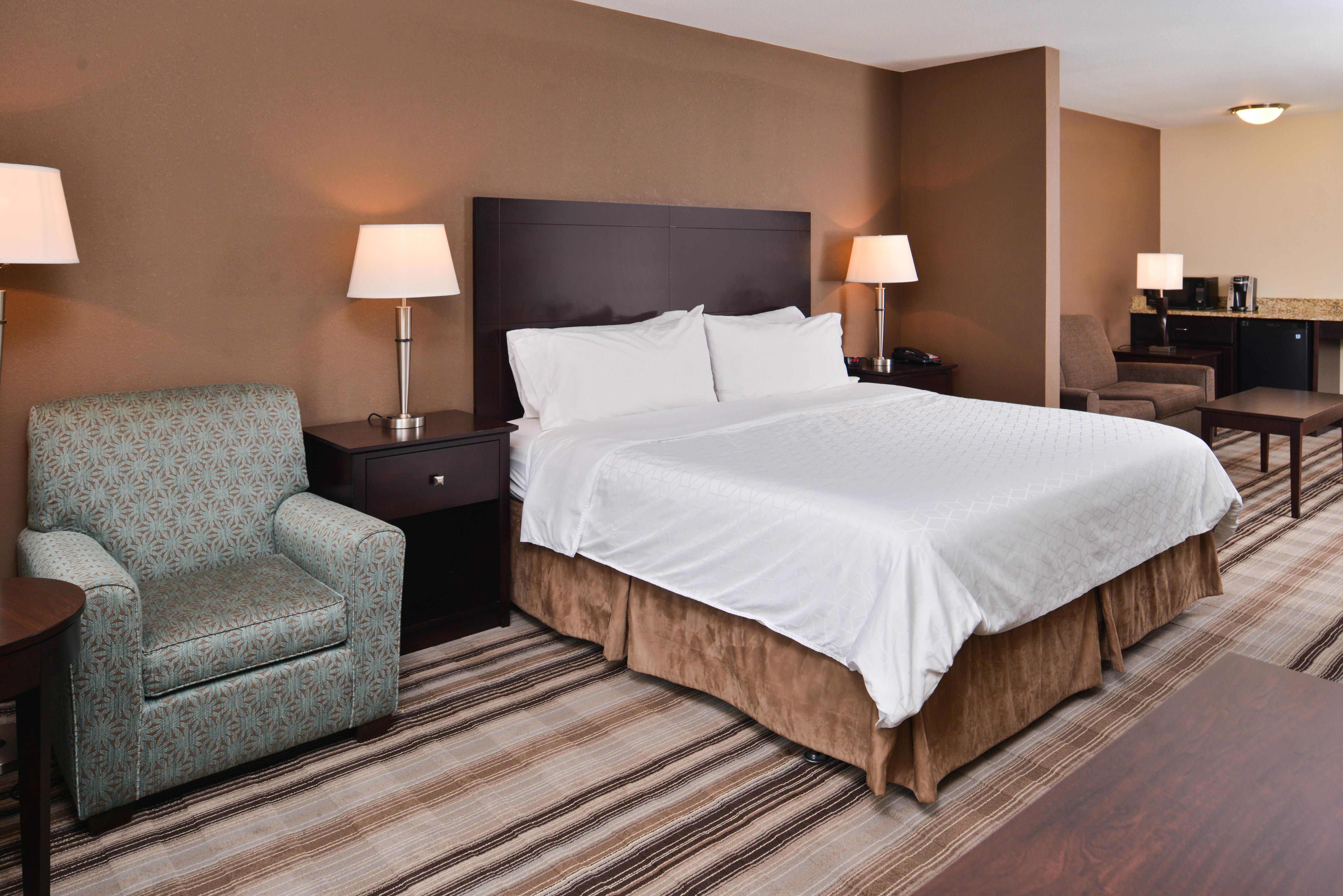 Holiday Inn Express & Suites Emporia Northwest By Ihg Экстерьер фото