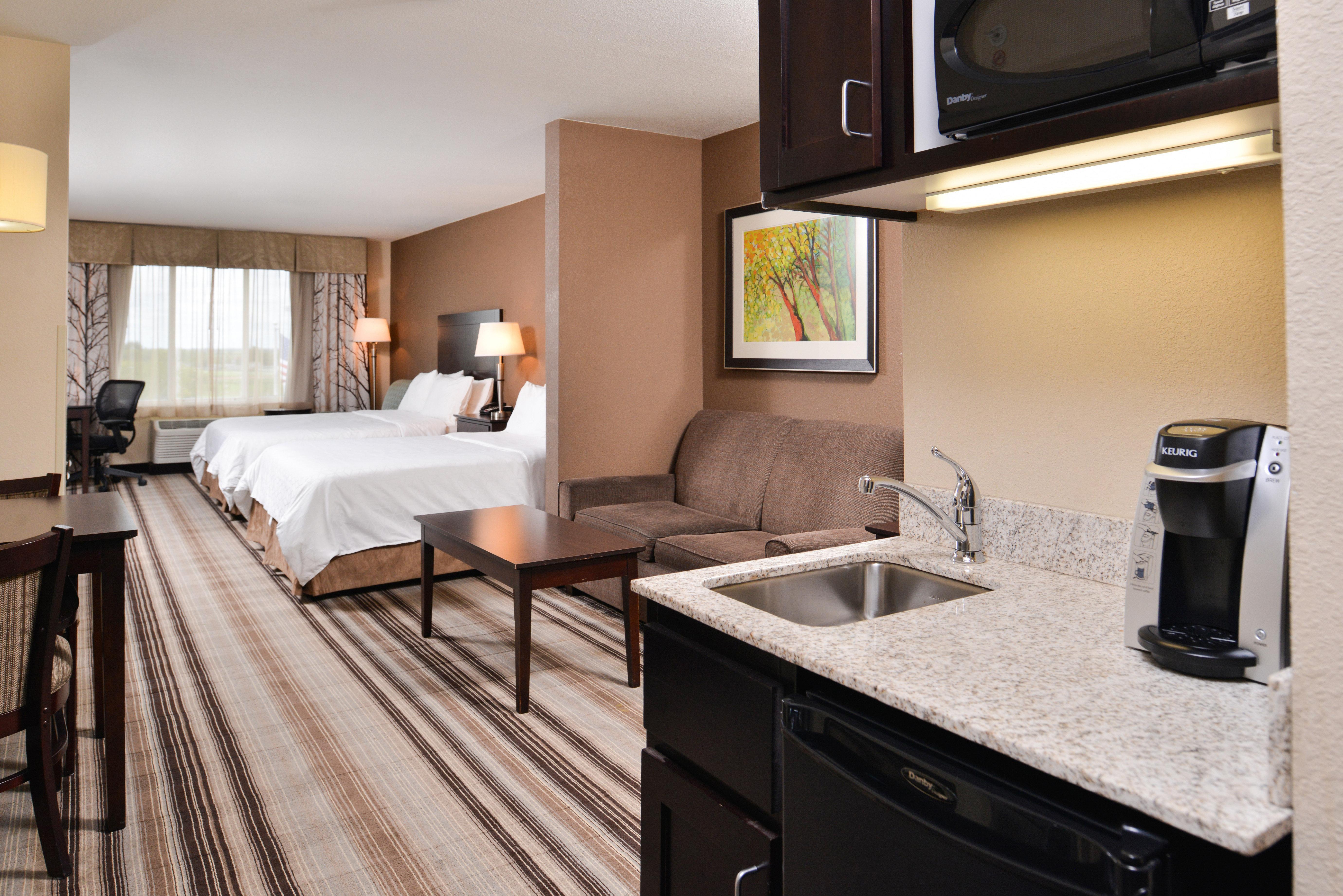Holiday Inn Express & Suites Emporia Northwest By Ihg Экстерьер фото