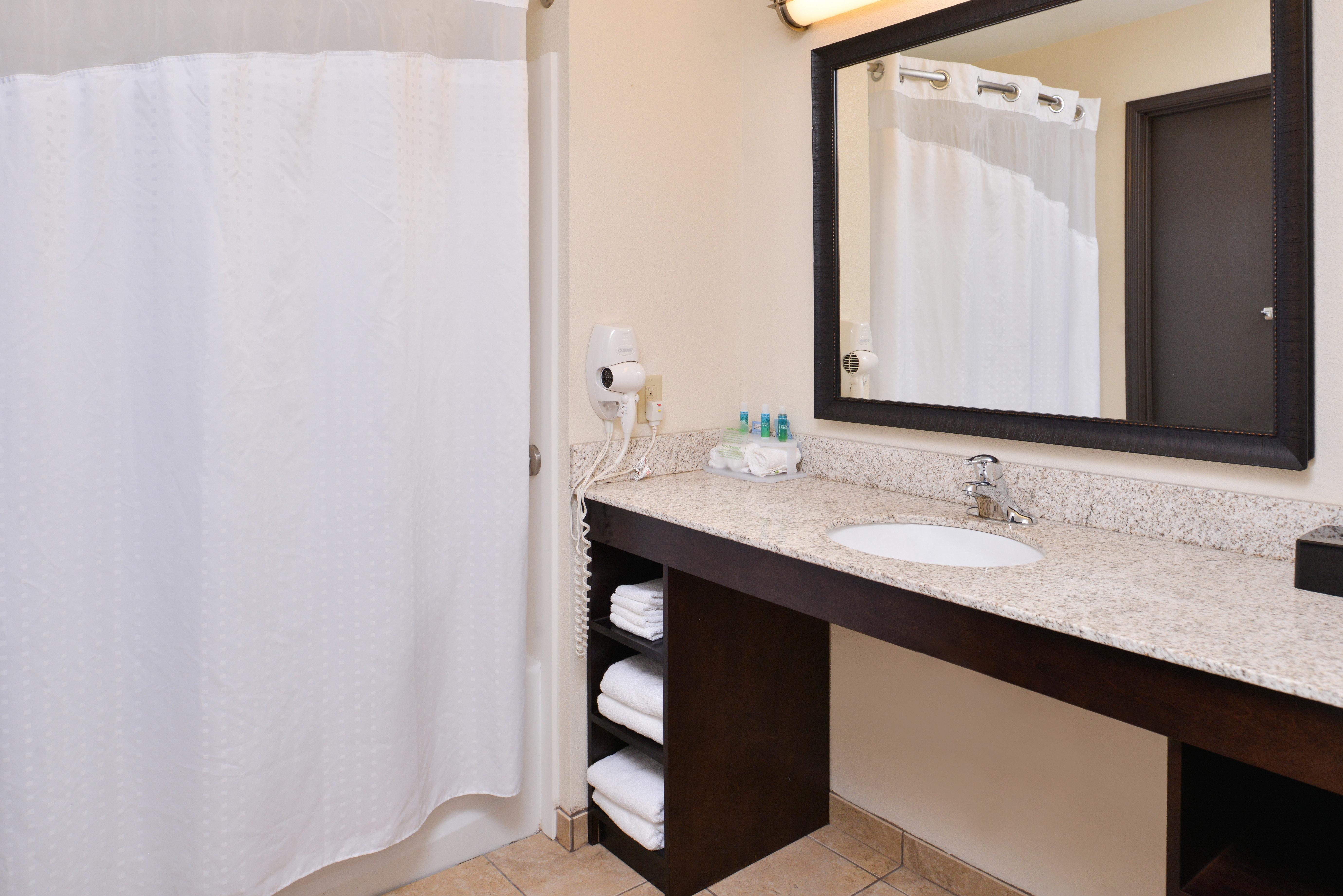 Holiday Inn Express & Suites Emporia Northwest By Ihg Экстерьер фото