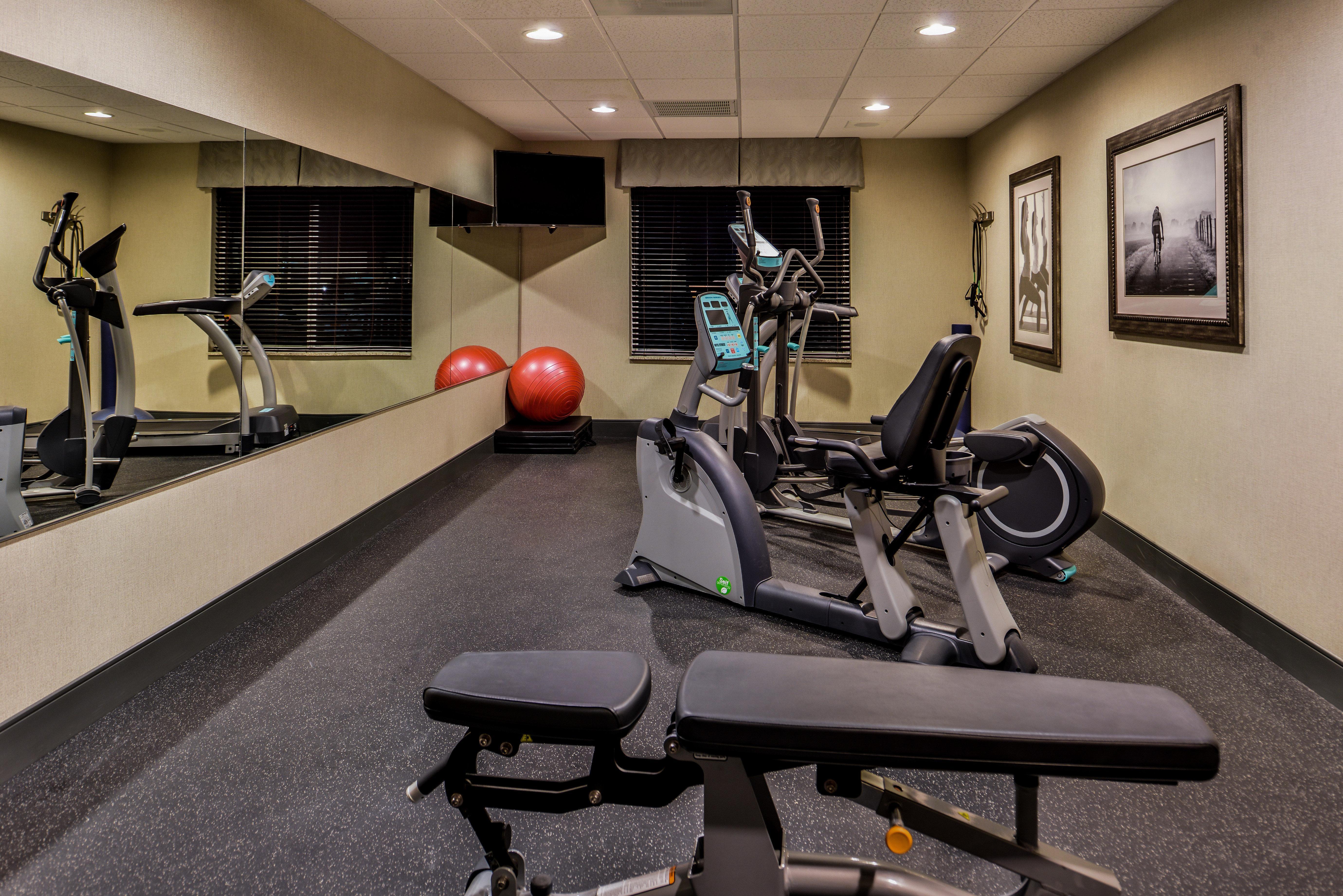 Holiday Inn Express & Suites Emporia Northwest By Ihg Экстерьер фото