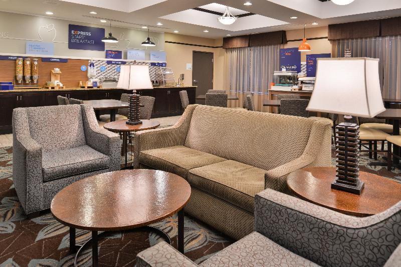 Holiday Inn Express & Suites Emporia Northwest By Ihg Экстерьер фото