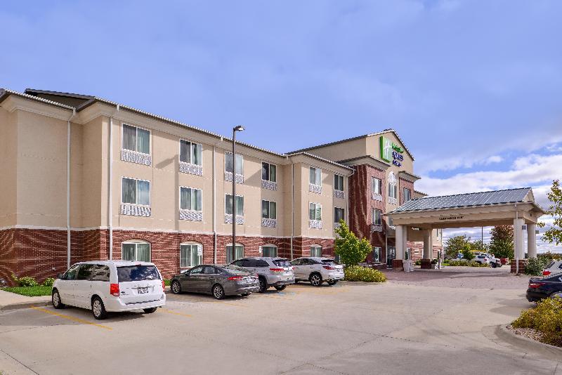 Holiday Inn Express & Suites Emporia Northwest By Ihg Экстерьер фото